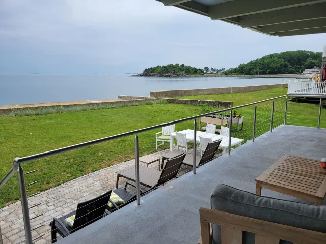 Rear deck overlooking the ocean