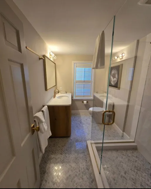 guestbath1 .jpg
