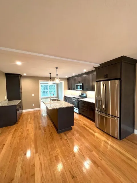 HIGH-END KITCHEN CABINETS INSTALLATION