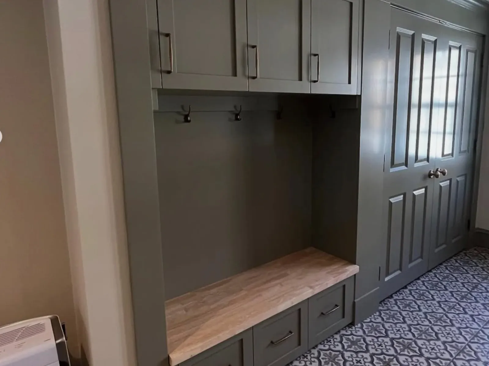 Custom Mudroom Design (Weston, Massachusetts)