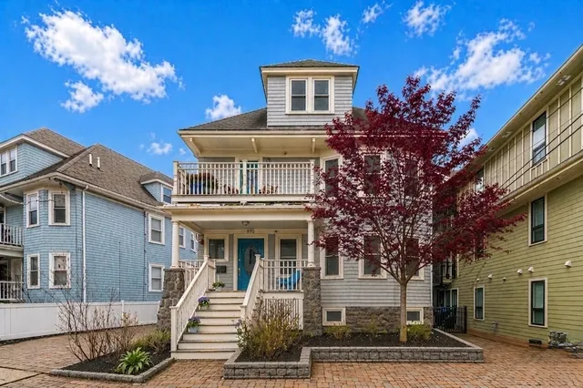 Jackie O Real Estate Team - #1 Top Producer KW New England Team