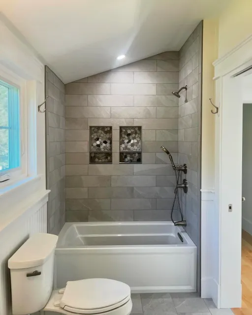 Some photos from a recent project in Hills Beach completed for Saco Bay Builders.

Finish carpentry by Steve Dube Construction 

#kellpainting #painting #maine #construction #design #bemjaminmoore