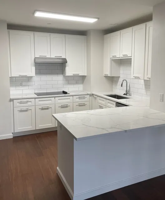 Completed white shaker kitchen with quartz counters