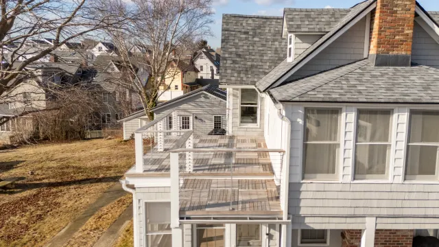 1 Crab Ln Niantic 1.jpg