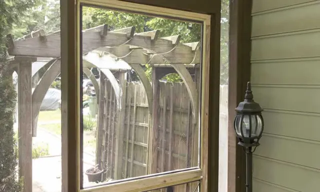 RI SCREEN AND WINDOW REPAIR work photo