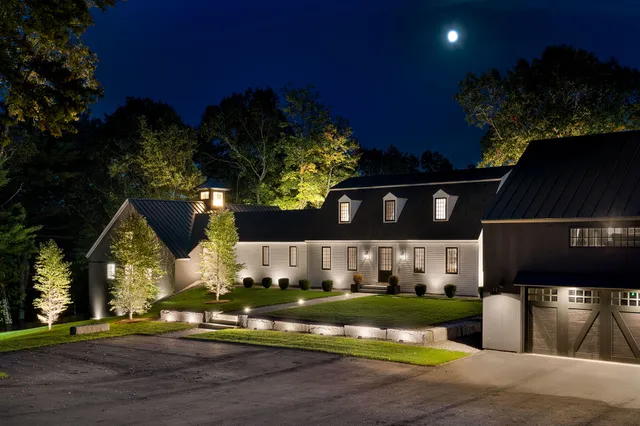 work photo from northernoutdoorlighting.com