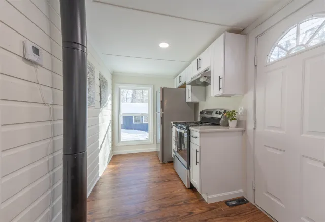 Kitchen 3, 20 Chesnut.jpg
