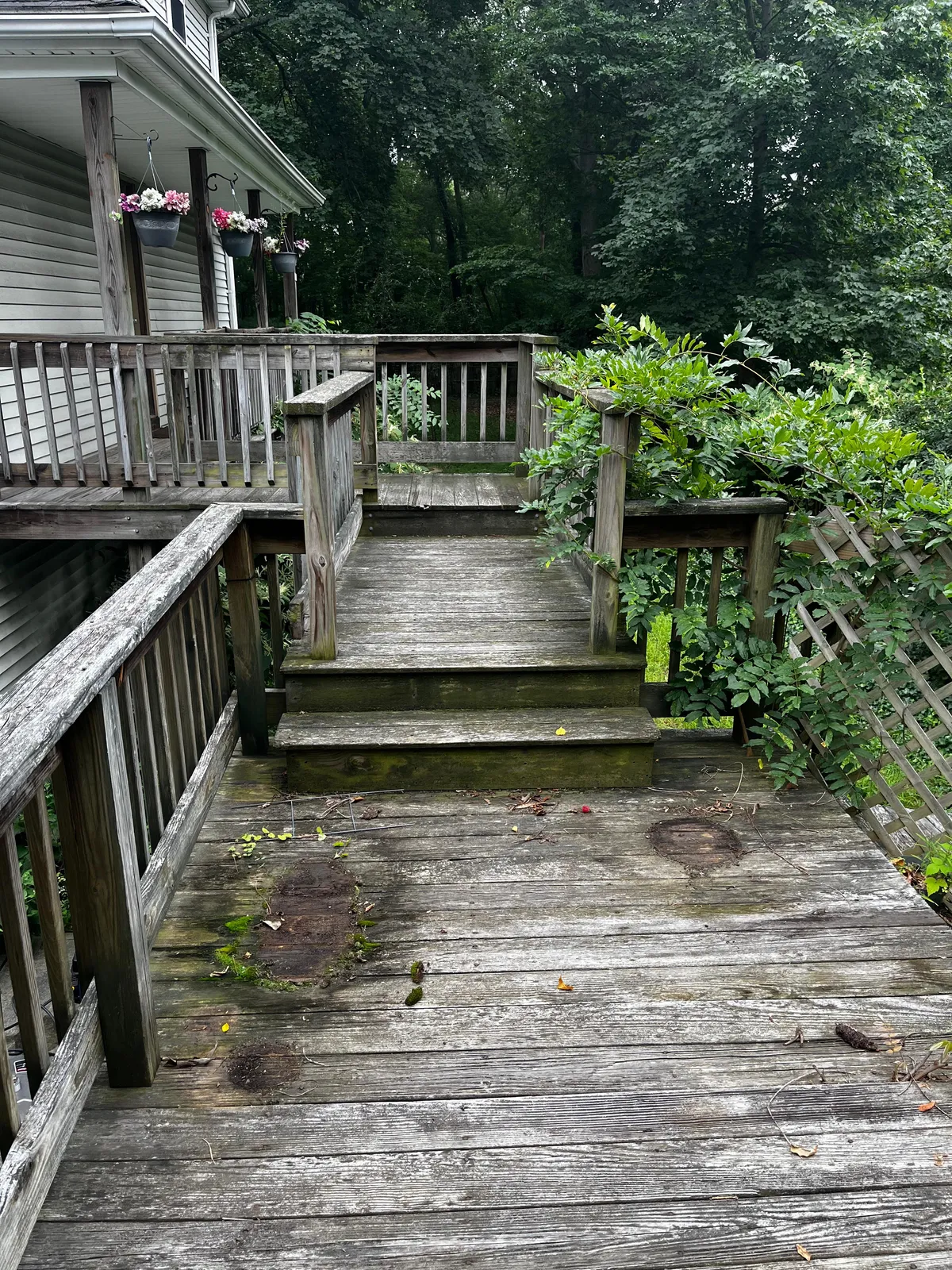 Deck stairs before renovation
