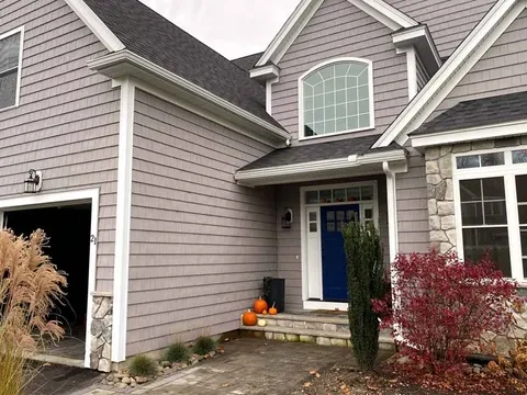 House with garage and front entrance