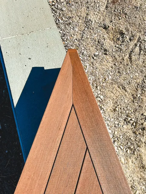 Deck miter detail