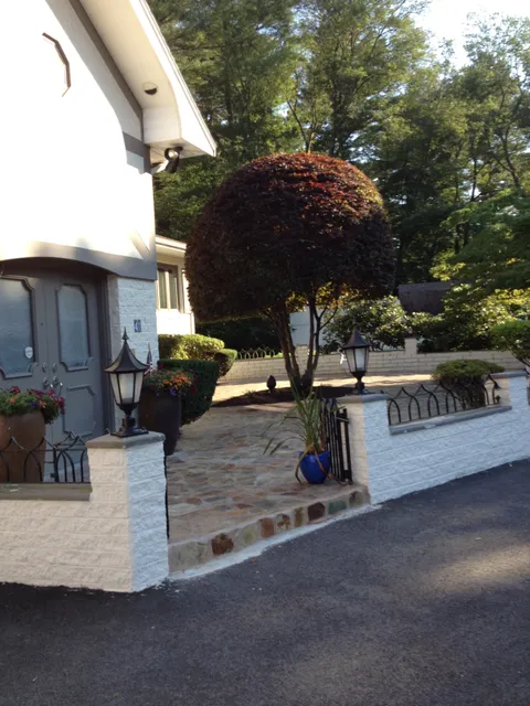 DELROSSI LANDSCAPE AND MAINTENANCE researched project photo