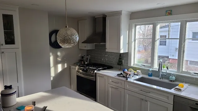 Kitchen remodel with range hood and undermount sink