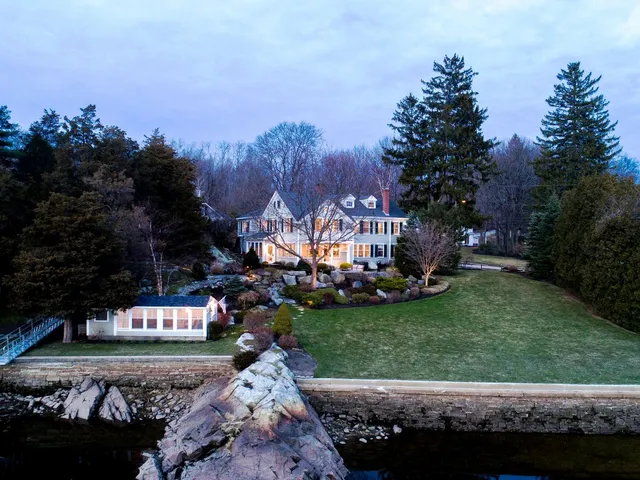 Jamie Frontiero, William Raveis Real Estate work photo