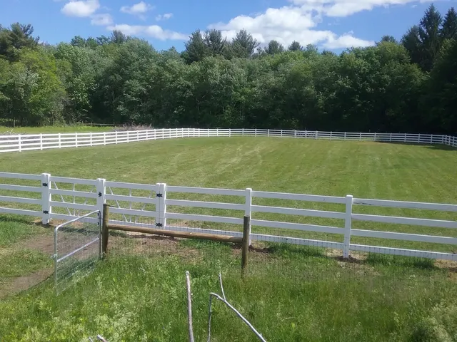work photo from fenceitinllc.com