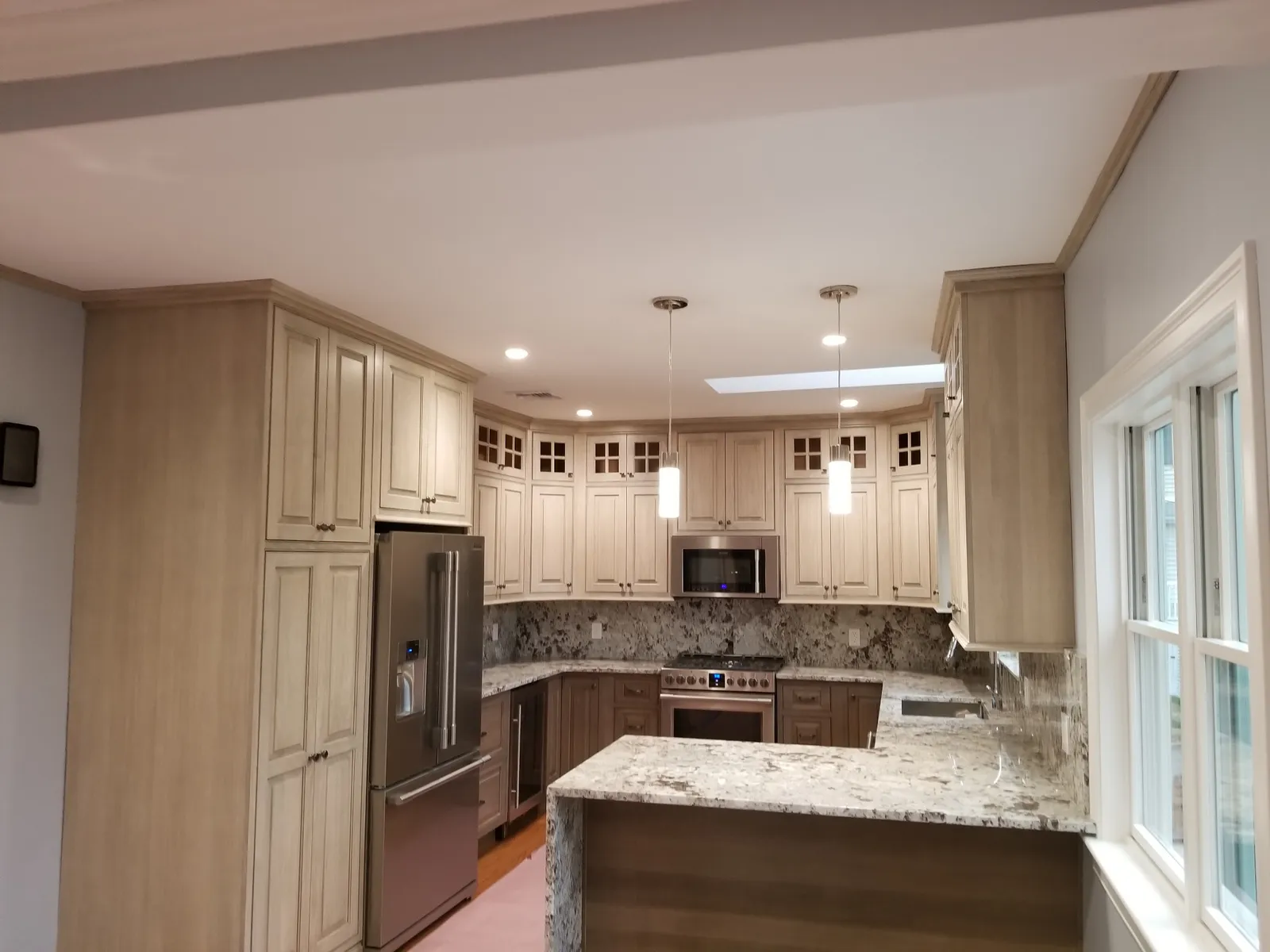 Wide kitchen with pendant and recessed ceiling lights