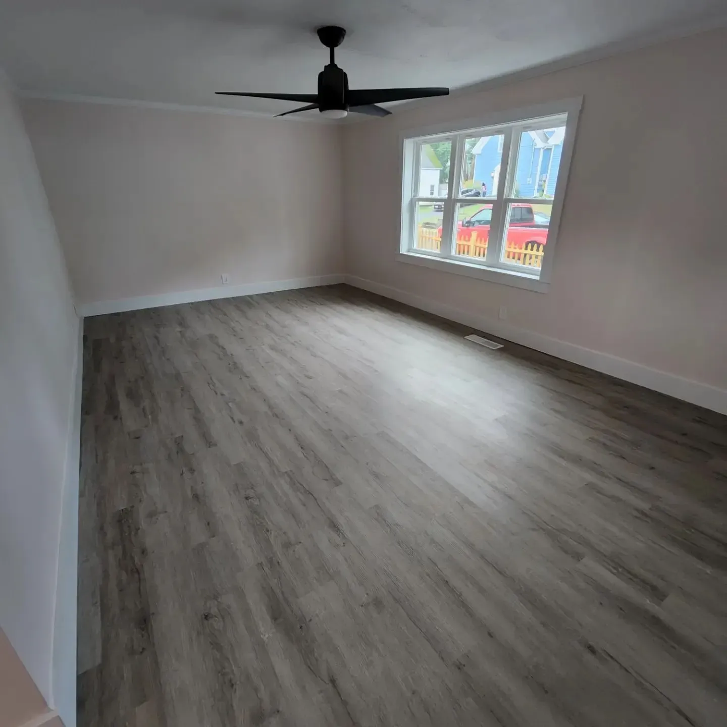 work photo from revolutionhardwoodfloor.com