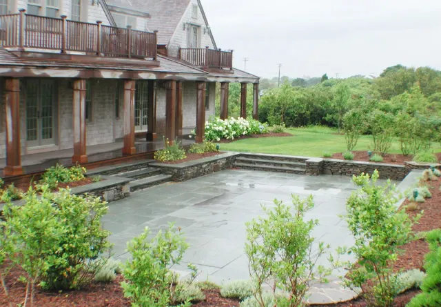 Cliff Road residence landscape