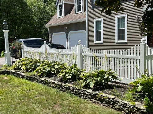 work photo from devine-fence.com
