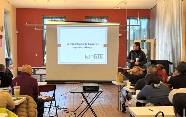 Marte Home Inspections presenting a bilingual homebuyer seminar in Spanish