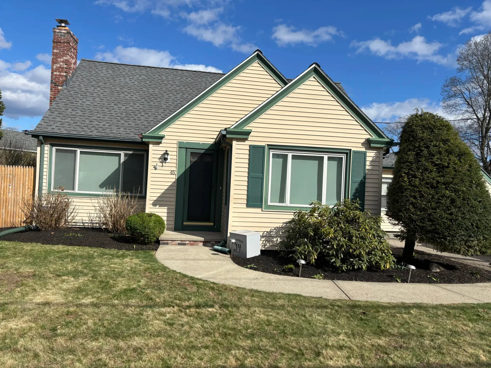 Power Washing House & Mulch Installation