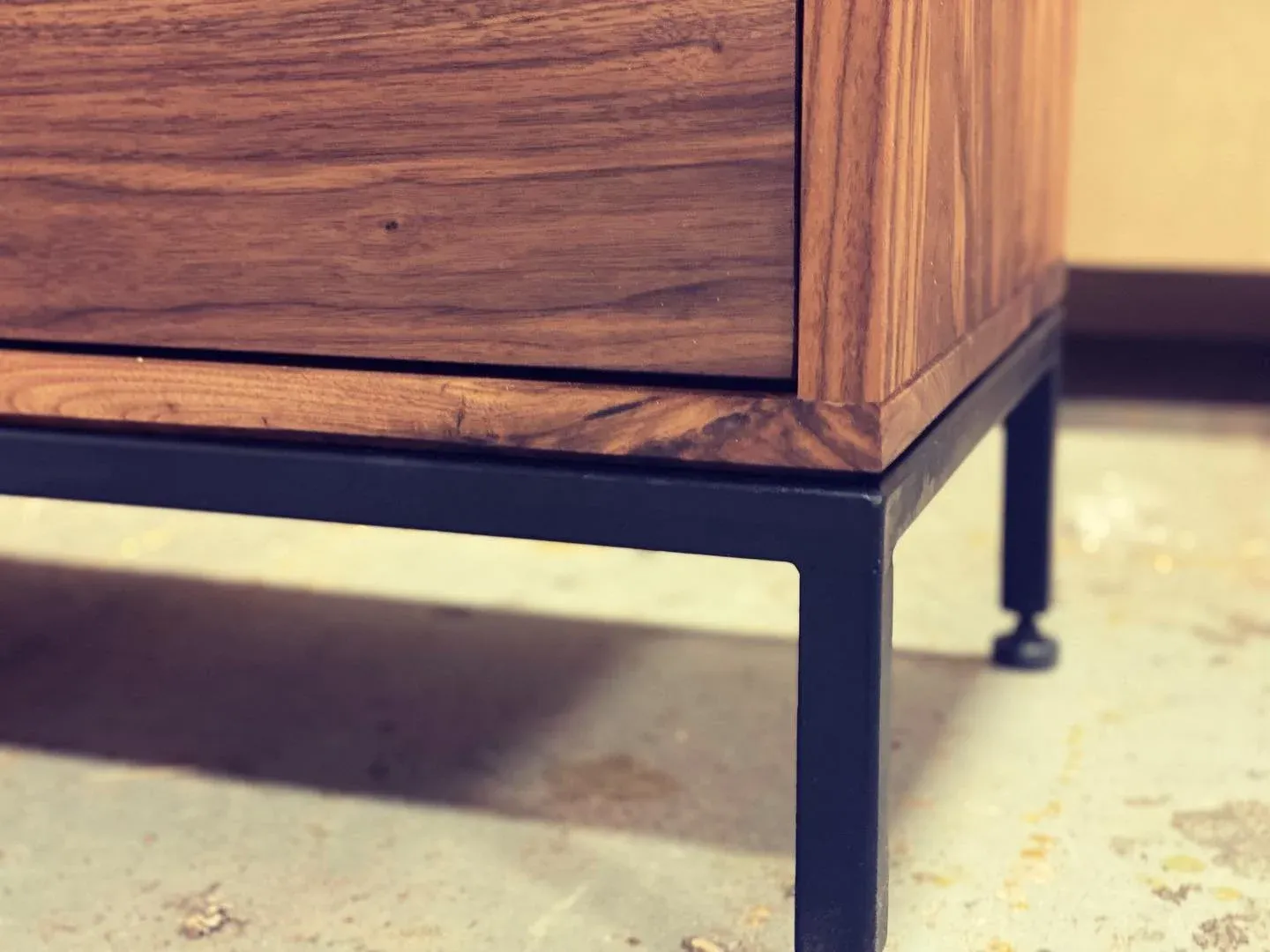 Walnut Record Console 003.jpg