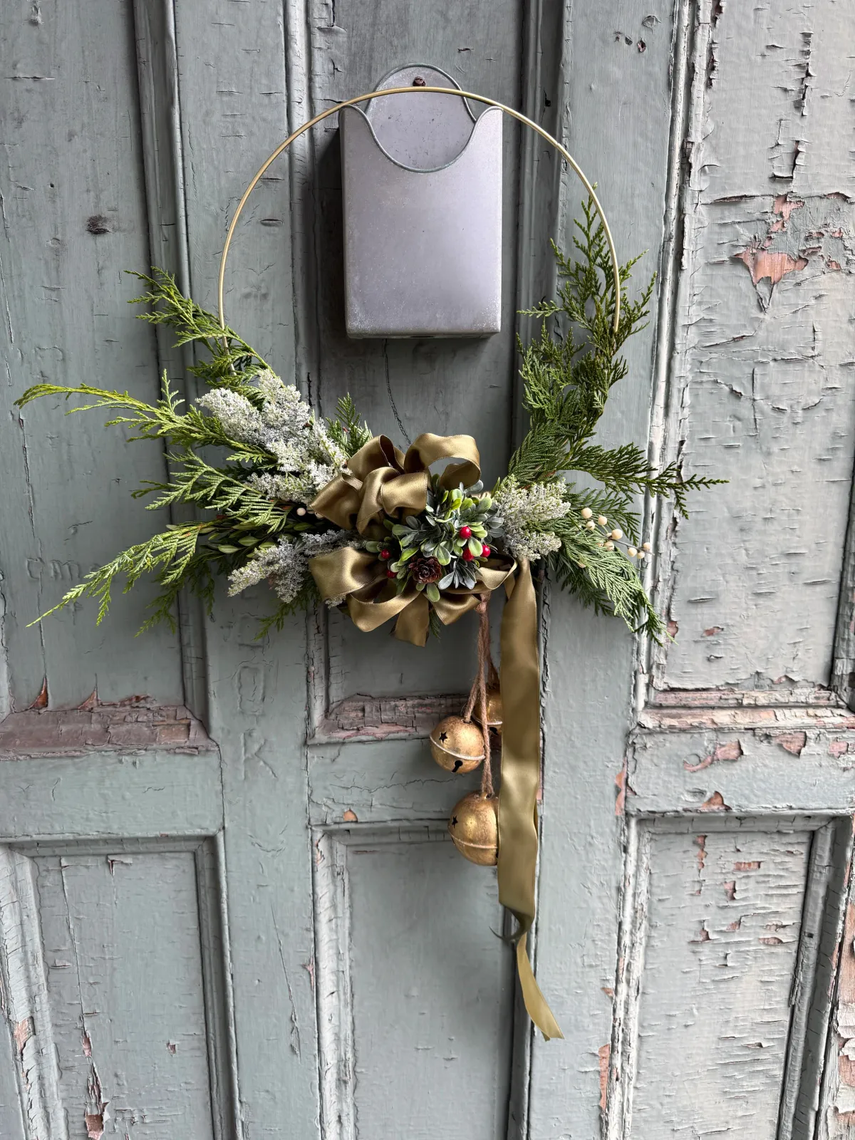 2025 Modern Wreath. USA.