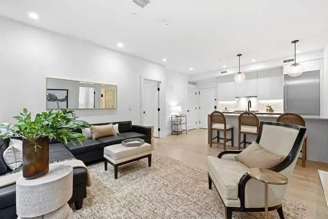 472 W Broadway # 202