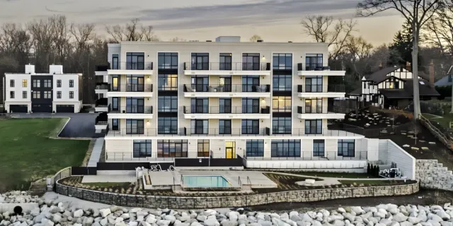 700 Lake Rocky River
