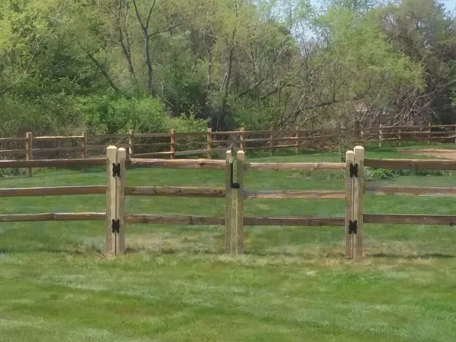 work photo from fenceitinllc.com