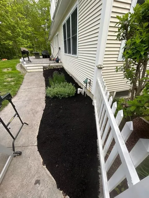 work photo from thomaslandscapingnh.com