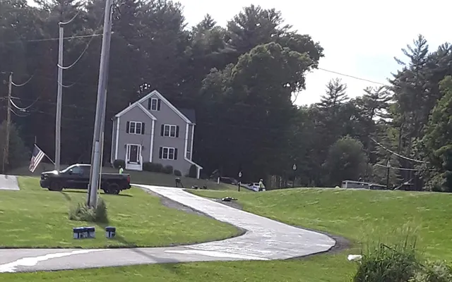 work photo from asphaltdrivewaysolutions.com