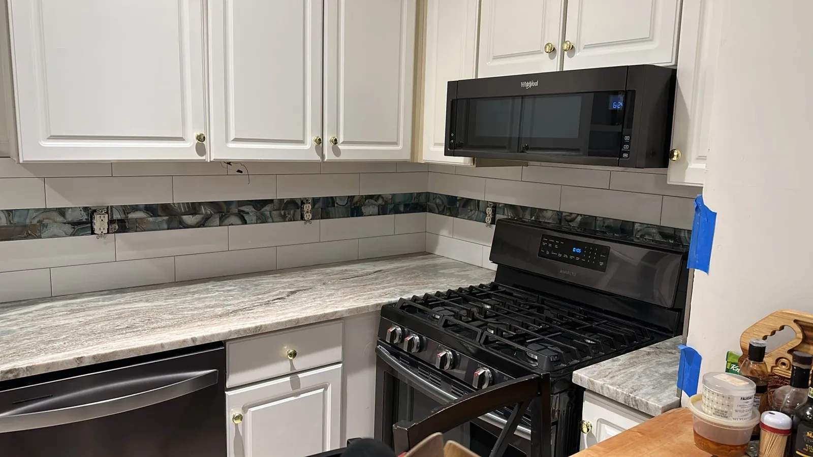Backsplash tile finish detail