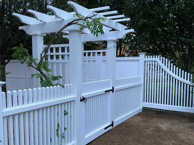 work photo from newenglandfencesinc.com