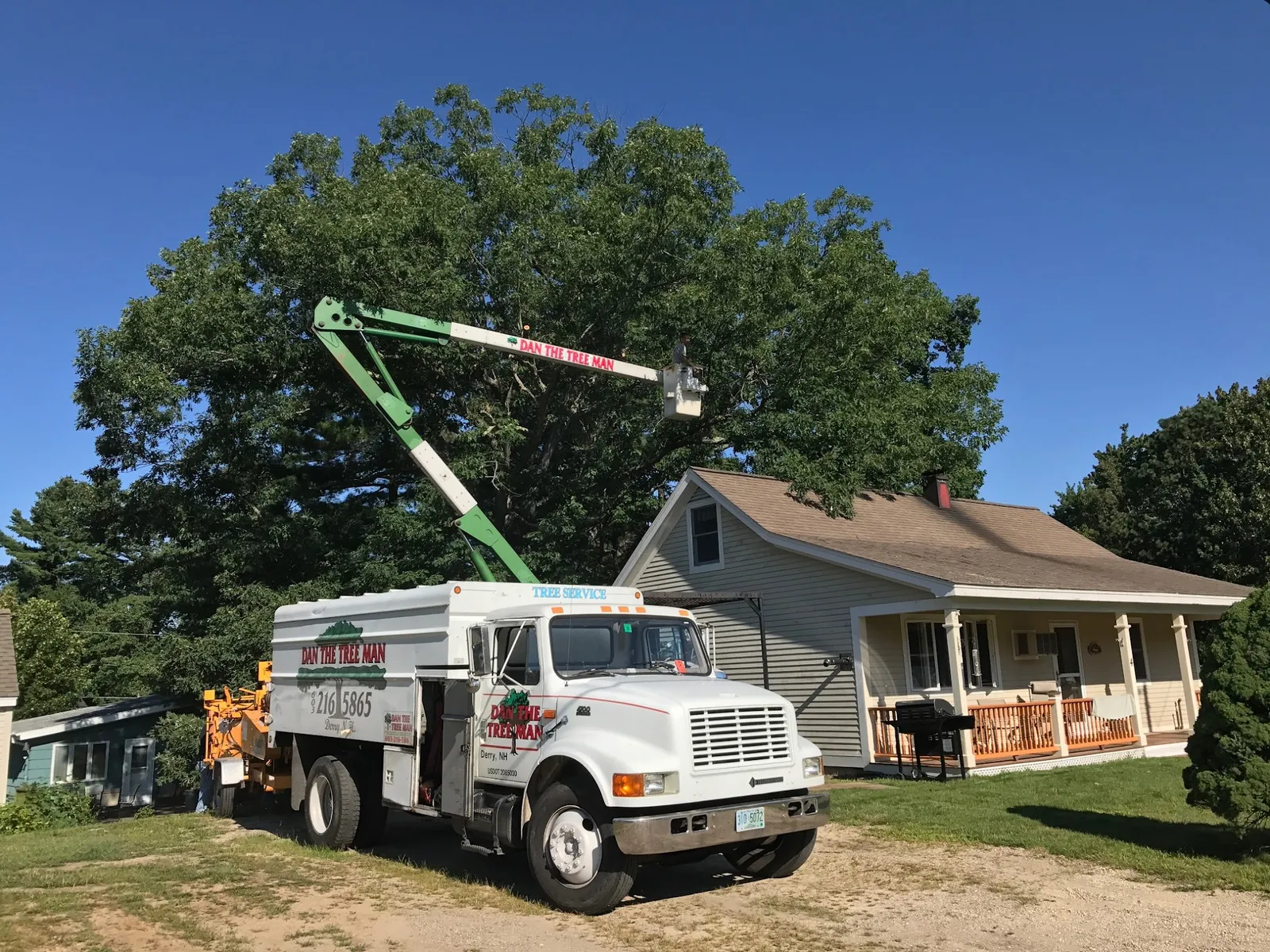 Dan The Tree Man bucket truck working at a residential property