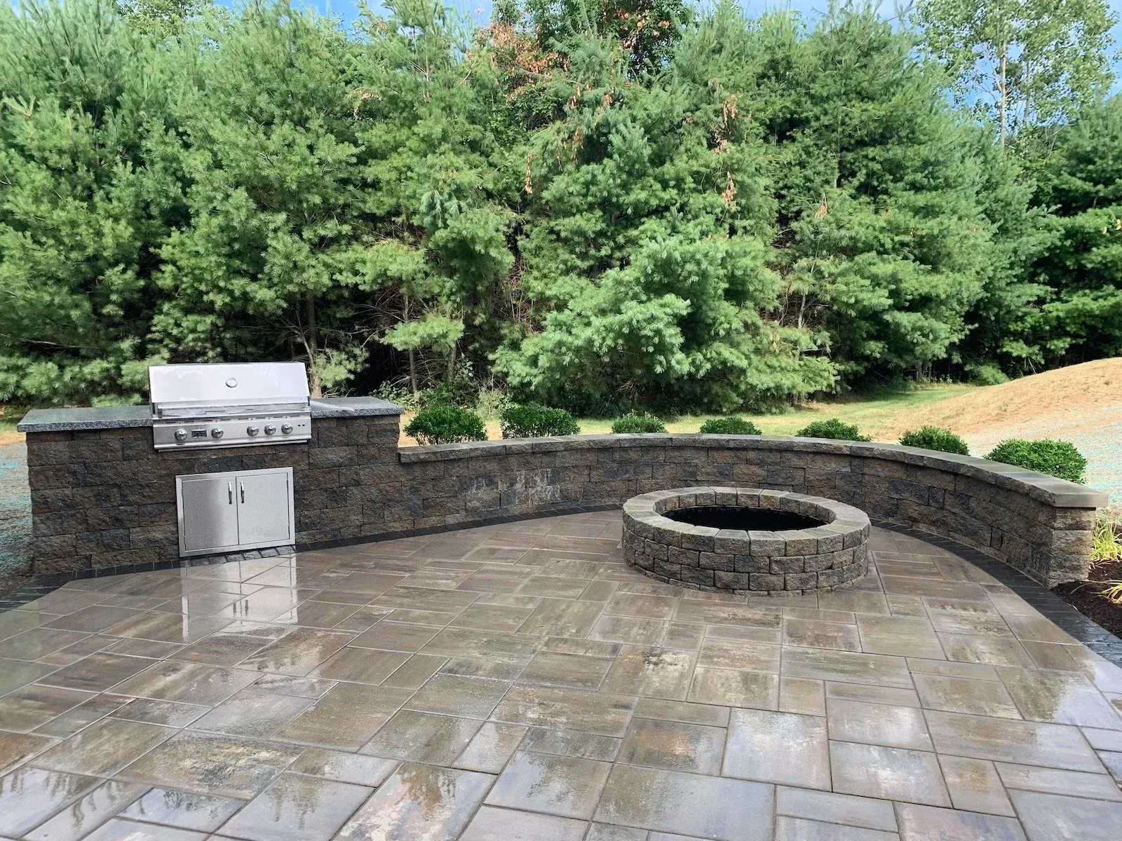 Outdoor Kitchen and Fire Pit in Ashland, MA