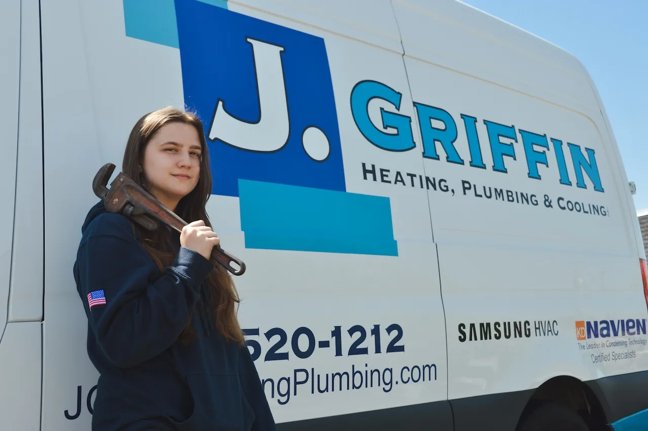 plumber-holding-wrench