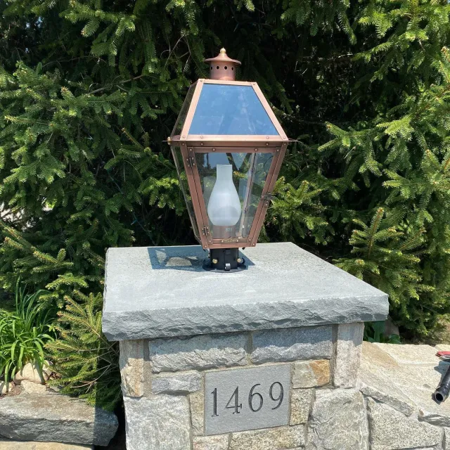 Some copper lanterns 🔥

#kmfgroupllc #electrician #lighting #lanterns #copper #lamps #gaslight #patina #lightingdesign #exteriorlighting #massachusetts