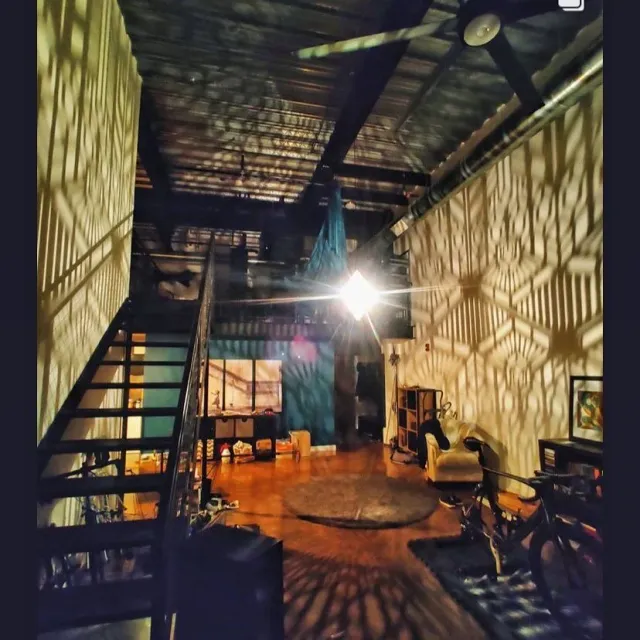 Loft lamp install, shadows are 🔥🔥🔥

🏠 @fade.2.blake 
💡 @cozo.co