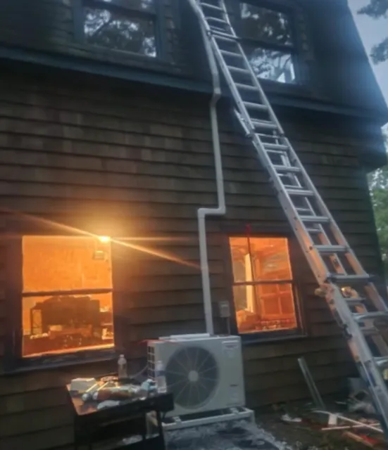 Oranssi carpenter using bench saw