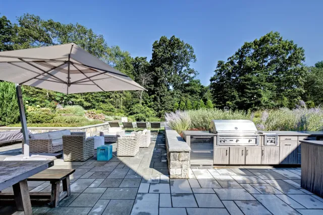 Amazing-Spaces-Outdoor-Kitchens-Photo07.jpg