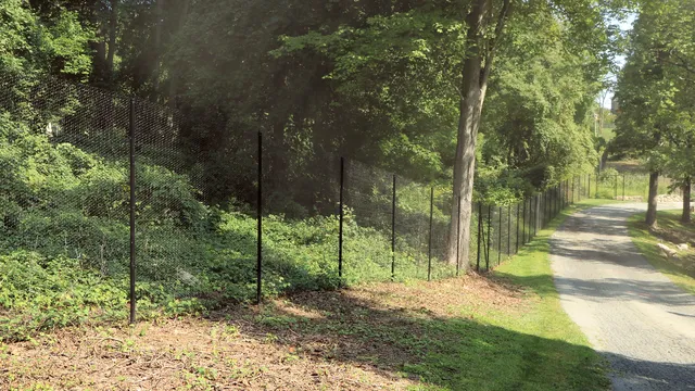 I FtZKhb4 X2, Riverside Fence