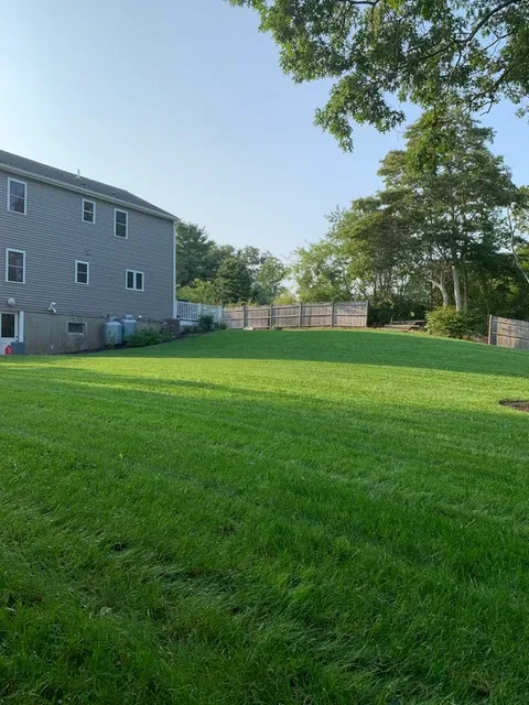 work photo from lawnsbyroyalty.com