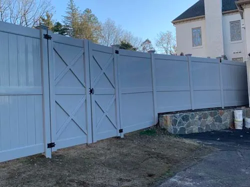 work photo from devine-fence.com