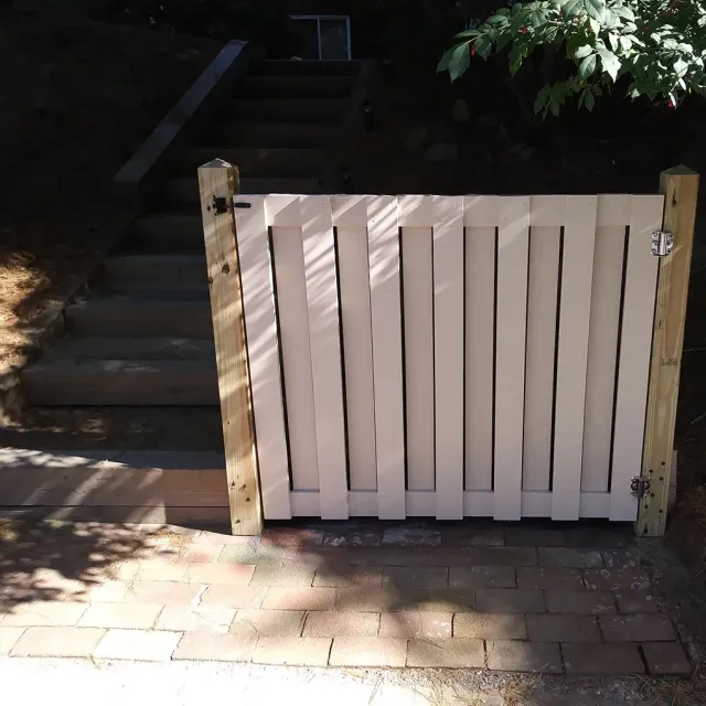 Gate