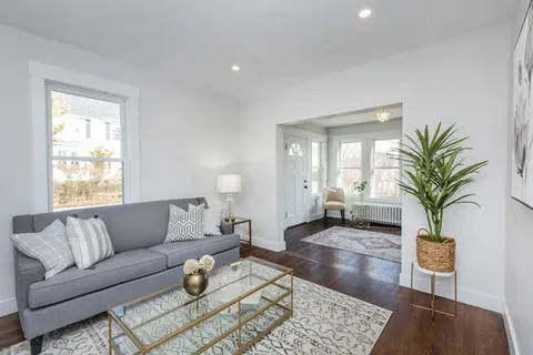 09-Living Room.jpg