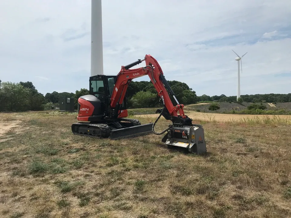 Excavator with mulching drum