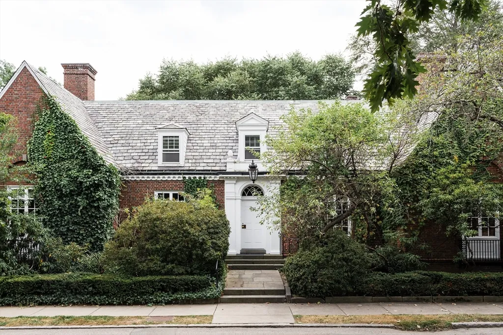 180 Ivy St