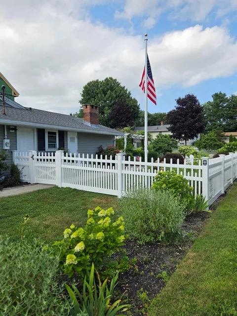 Wood, Chain-Link, Vinyl And Aluminum Fencing Installation company Azorean Fence in Peabody, MA