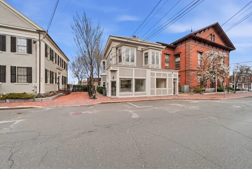 68 Pleasant St # 3