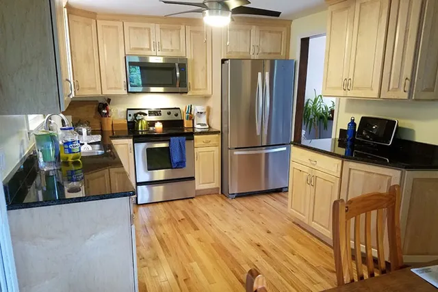 work photo from kitchen-counsel.com